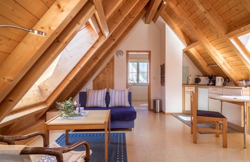 Eriskirch Apartment | Cosy Attic Apartment “Haus Sonnenschein” with Wi-Fi, Terrace & Garden
