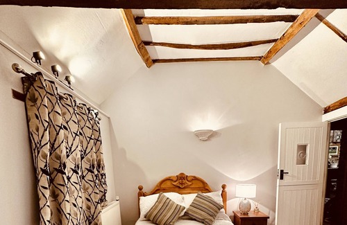Bicester House | Cosy barn conversion in quiet village location within 5 minutes of Bicester.
