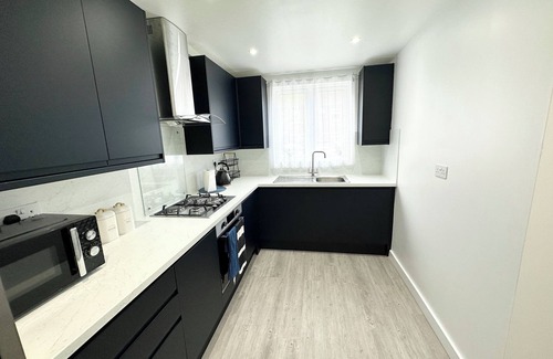 Lee House | Cosy Brand New 3-Bedroom Home in London - Perfect for Families & groups