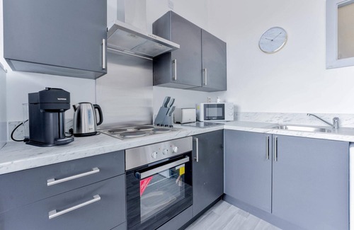 Brierley Hill Apartment | Cosy & Bright 1 Bedroom Budget Apartment in Dudley
