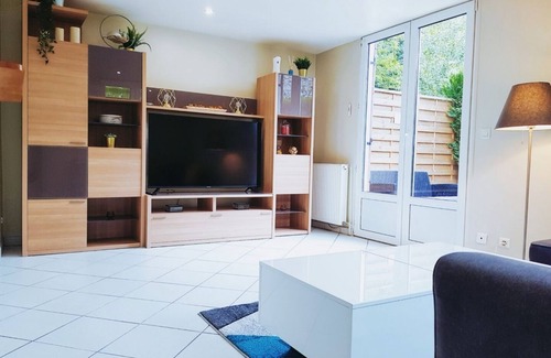 Cormeilles-en-Parisis House | COSY BUNGALOW 15 MIN FROM PARIS, 300M FROM TRAIN STATION