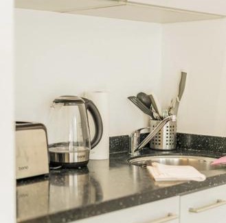 Favoriten Apartment | Cosy Central Serviced Apartment
