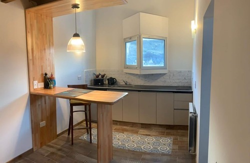 El Chalten Apartment | Cosy comfy double studio with full kitchen and bathroom, linen, wifi, cleaning