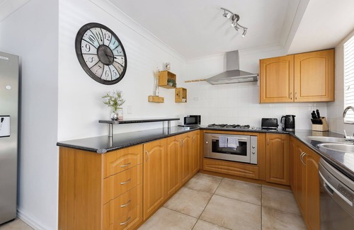 Hamilton Hill House | Cosy Corner Retreat by SwanBnB Management - close to Fremantle