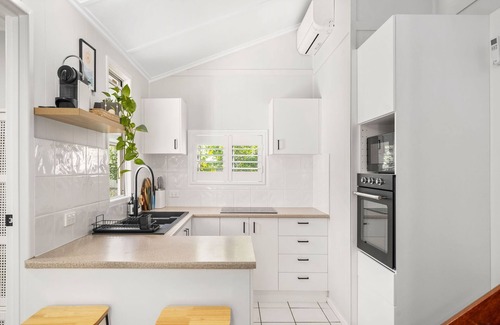 Scarborough House | Cosy Cottage at Scarborough Beach
