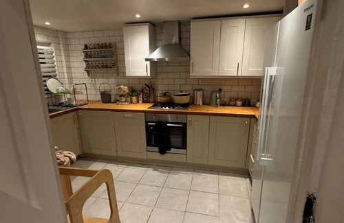 Trowbridge Cottage | Cosy Cottage Cardiff City