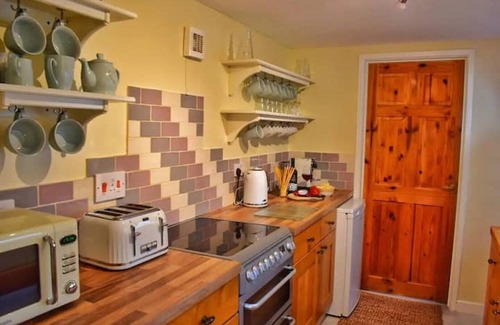 Briston Cottage | Cosy Cottage, dog friendly with wood burner in North Norfolk