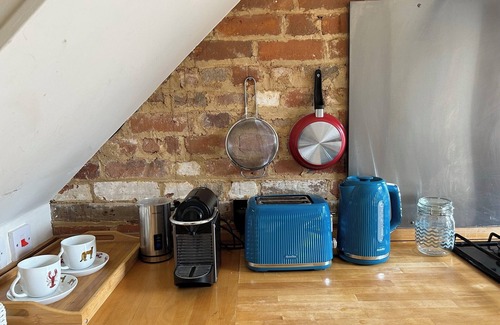 Odiham Cottage | Cosy cottage in rural village just outside London
