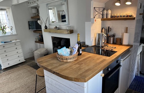 Skewen Cottage | Cosy cottage in the heart of Mumbles, sleeps two with sea view