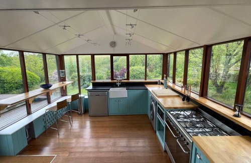 New Moat Cottage | Cosy Cottage in Wild Countryside by Llys-y-Fran