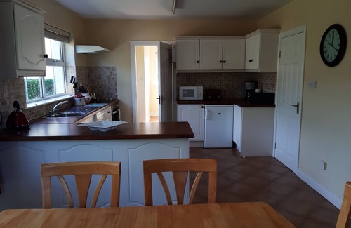 Waterville Cottage | Cosy cottage near village beach Links and Hogs Head Golf Courses