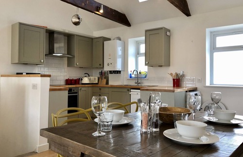 Boscombe Cottage | Cosy cottage, short walk to beach and restaurants