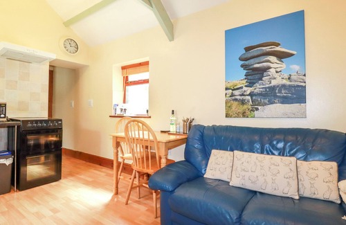 Dobwalls Cottage | COSY COTTAGE, with a garden in Dobwalls