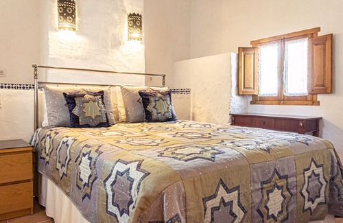 Tozar Cottage | Cosy Cottage, With Access to Large Private Pool, in Great Countryside. Explore!