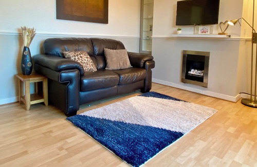 Longcroft Cottage | Cosy Cottage with free parking close to the airport