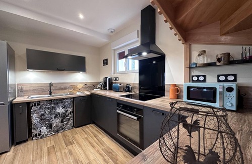 Saint-Leon Cottage | "Cosy Cottage with Spa, Game Room, and Farm Views - Ideal for Outdoor Activities"