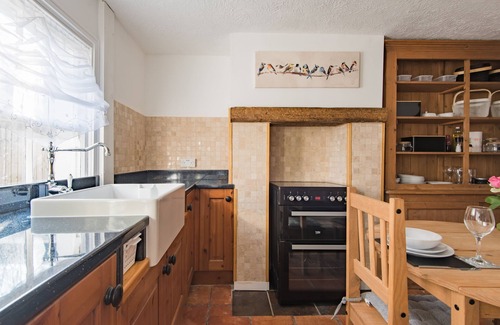 Temple Ewell Cottage | Cosy country cottage with garden, sleeping 2 guests in 1 bedroom near Deal
