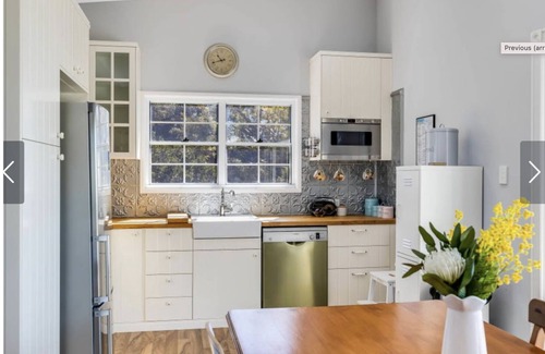 Haly Creek Cottage | Cosy Country Cottage - Bunya Views - Dog Friendly