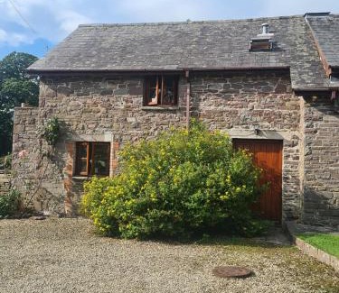 Llanfihangel Tal-y-llyn House | Cosy couples bolthole heart of Brecon Beacons