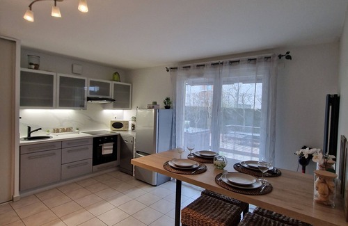 Decines-Charpieu Apartment | Cosy Décines Groupama Stadium - LDLC ARENA Air-conditioned