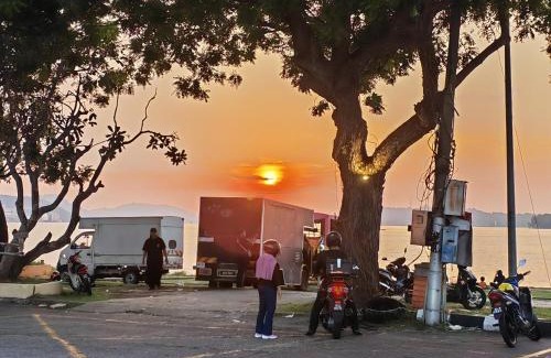 Lumut Apartment | Cosy Designer's Home By The Mountain