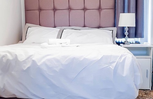 Cradley House | Cosy Double Private Bedroom 2-3