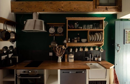 Llanfihangel Tal-y-llyn Cottage | Cosy Eco-Cottage w/garden stream: mountains & rivers to explore!