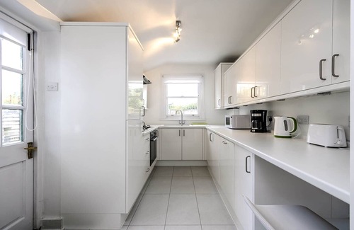 Walpole House | Cosy Edwardian House - Very Clean, Safe & Convenient