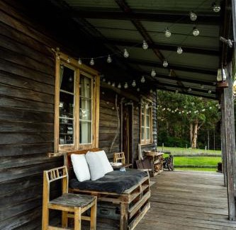 Channybearup House | Cosy Farmstay: Green Cabin at Whispering Woods