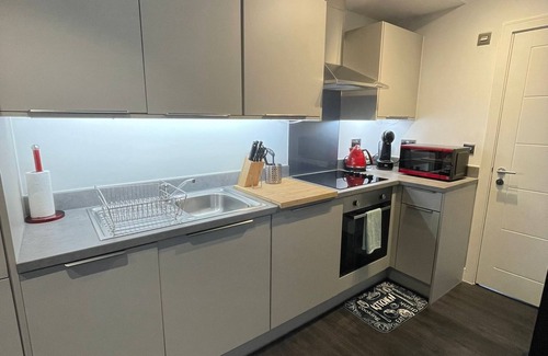 Sutton Apartment | Cosy Flat in Sutton with Parking free