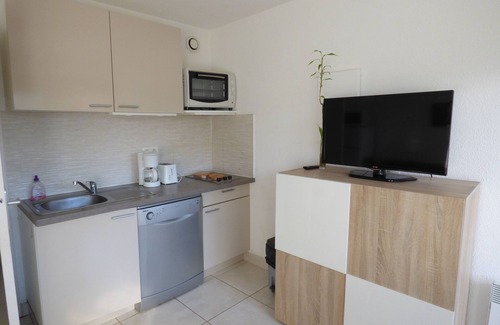 Palavas-les-Flots Apartment | COSY garden apartment, air conditioning, swimming pool, parking, wifi, sec. res. ANCV
