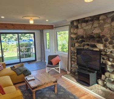 Manapouri House | Cosy Getaway 5mins to Doubtful Sound Cruise