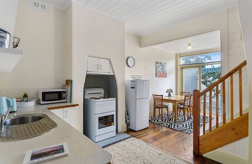 Glebe Cottage | Cosy Glebe Cottage Stroll to Central Hobart