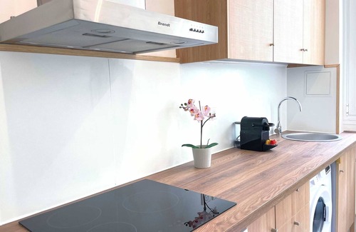 Saint-Lambert Apartment | Cosy Hideaway with lift near Montparnasse for 5