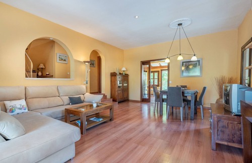Son Serra de Marina House | Cosy Holiday Home Close to the Beach with Terrace & Wi-Fi