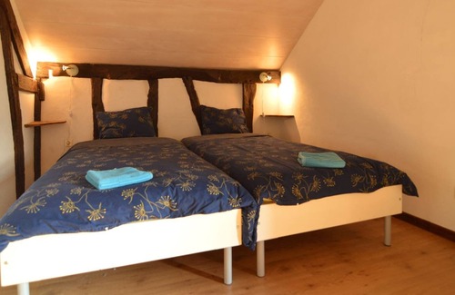 Oussoy-en-Gatinais House | Cosy Holiday Home in Oussoy-en-Gâtinais with Library