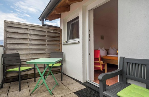 Goppertsweiler Apartment | Cosy Holiday Apartment “Meersburg” on Farm near Lake Constance