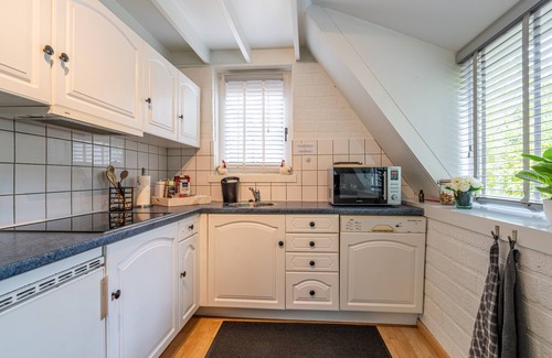 Rekem House | Cosy holiday home in wooded area near lake