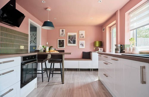 East Malling and Larkfield House | Cosy home in the Kent countryside. Pet-friendly.