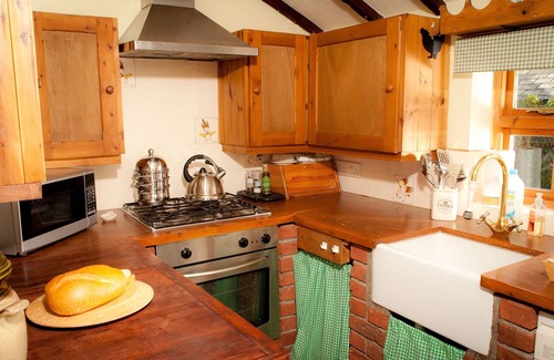 Churston Ferrers Cottage | Cosy & homely cottage 1m from Brixham-Tucked away from the hustle and bustle .