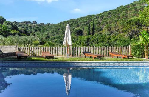 Sao Joao Batista House | Cosy house near Porto de Mós with shared swimming pool