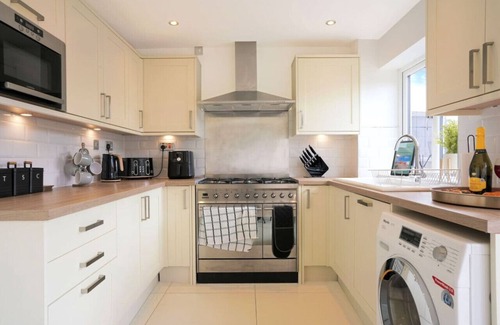 Wyken House | Cosy House - Sleeps 6 - Free Parking & Fast Wifi