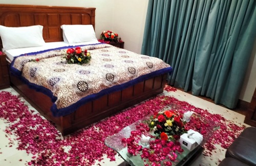 Karachi Hotel | Cosy inn Near Millennium Mall
