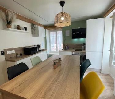 Saint-Claude Apartment | Cosy Jungle Room, évadez vous à Saint Claude