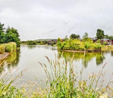 Dunning House | Cosy Lakeside Lodge - Water Views - Min 3 Night Stay