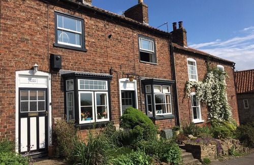 Tealby Cottage | Cosy Lincs Wolds Cottage in Picturesque Tealby