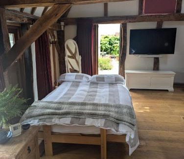 Granborough House | Cosy listed barn in peaceful country village