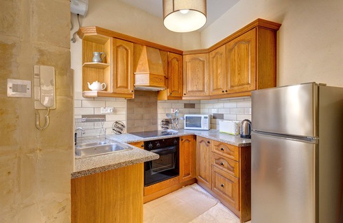 Senglea House | Cosy Maltese Townhouse, Roof Terrace and Views