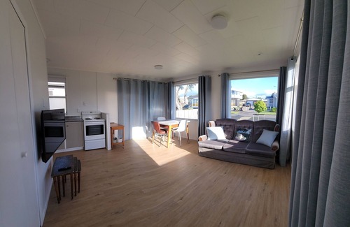 New Plymouth House | Cosy one bedroom house on quiet cul-de-sac