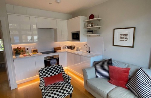 Comely Bank Apartment | Cosy original Mews House in the centre of the city.